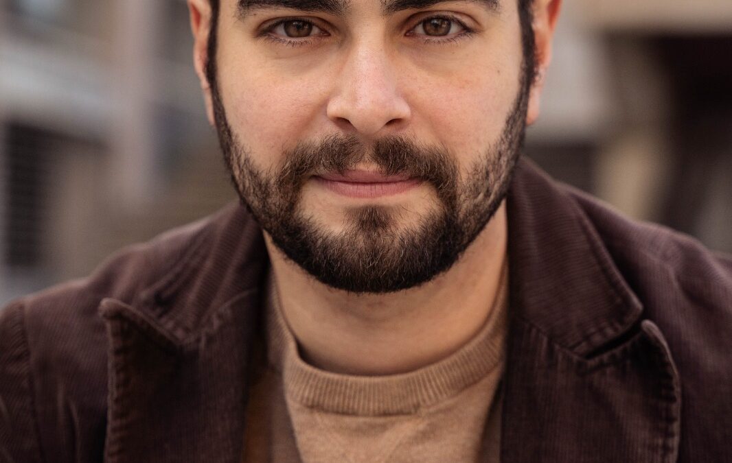DANILO DE LUCA CON “CILIEGI ROSA” È IL VINCITORE DELLA II EDIZIONE DEL BANDO DRAMMATURGIA UNDER 35 PER LA STAGIONE 24/25